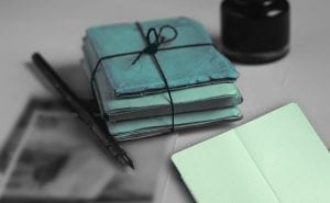 Altes Papier und Feder