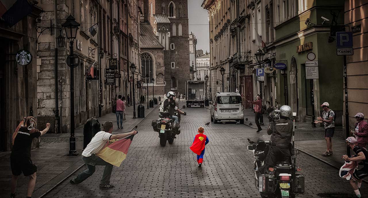 bub-wir-sind-helden kleiner superman in stadt